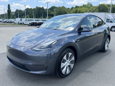 Used 2023 Tesla Model Y Long Range AWD/4WD image 5