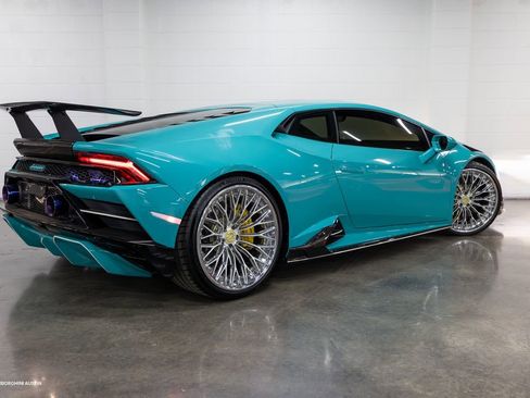 Used 2022 Lamborghini Huracan EVO image 11