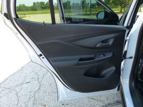 Used 2025 Buick Envista Sport Touring w/ Convenience I Package image 37