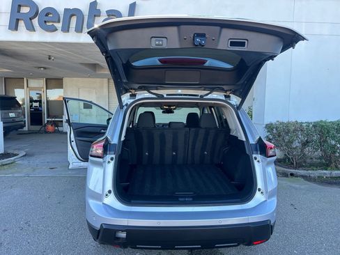 Used 2025 Nissan Rogue SV image 31