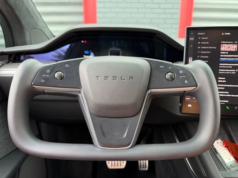 Used 2023 Tesla Model X Plaid image 24