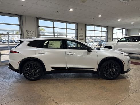 New 2025 Toyota Crown Signia image 3