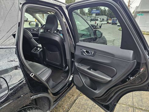 Certified 2023 Volvo XC60 B5 Ultimate image 13