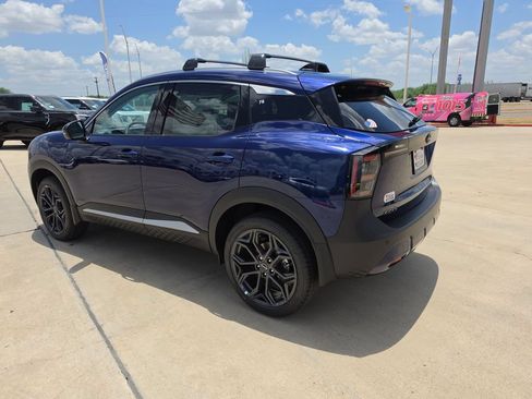 New 2026 Nissan Kicks SR w/ Cold Weather Package FWD image 5