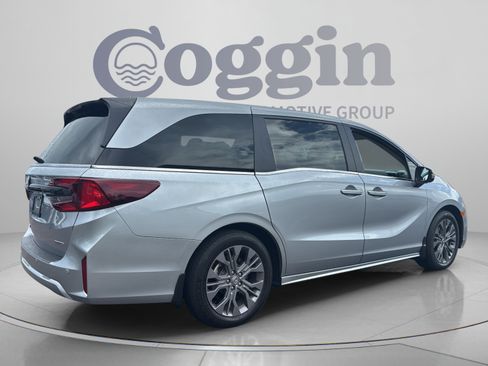 Certified 2025 Honda Odyssey Touring image 5