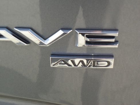 Used 2018 Buick Enclave Essence image 10