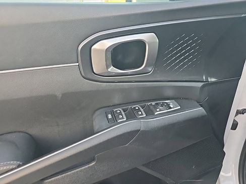 Certified 2023 Kia Sorento LX image 8