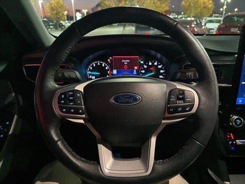 Certified 2022 Ford Explorer Limited w/ Limited Technology Package image 47