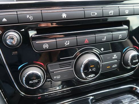 Used 2016 Jaguar XJ R-Sport image 33