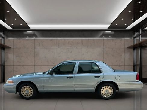 Used 2005 Ford Crown Victoria RWD image 18