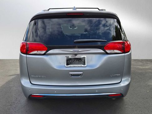 Used 2020 Chrysler Pacifica Limited FWD image 4
