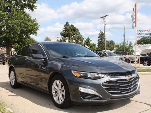 Used 2019 Chevrolet Malibu LT w/ Driver Confidence Package FWD image 4