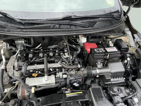 Used 2021 Nissan Versa SR FWD image 11