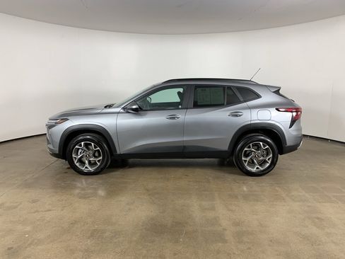 Used 2025 Chevrolet Trax LT image 16