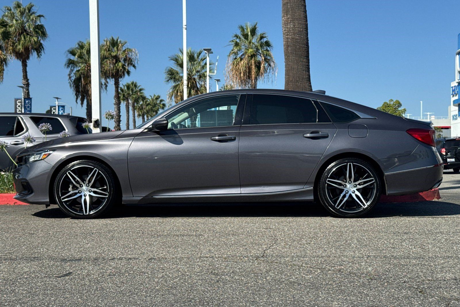 Used 2021 Honda Accord Touring image 2