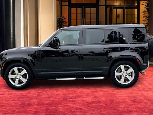 Used 2024 Land Rover Defender 110 SE image 14