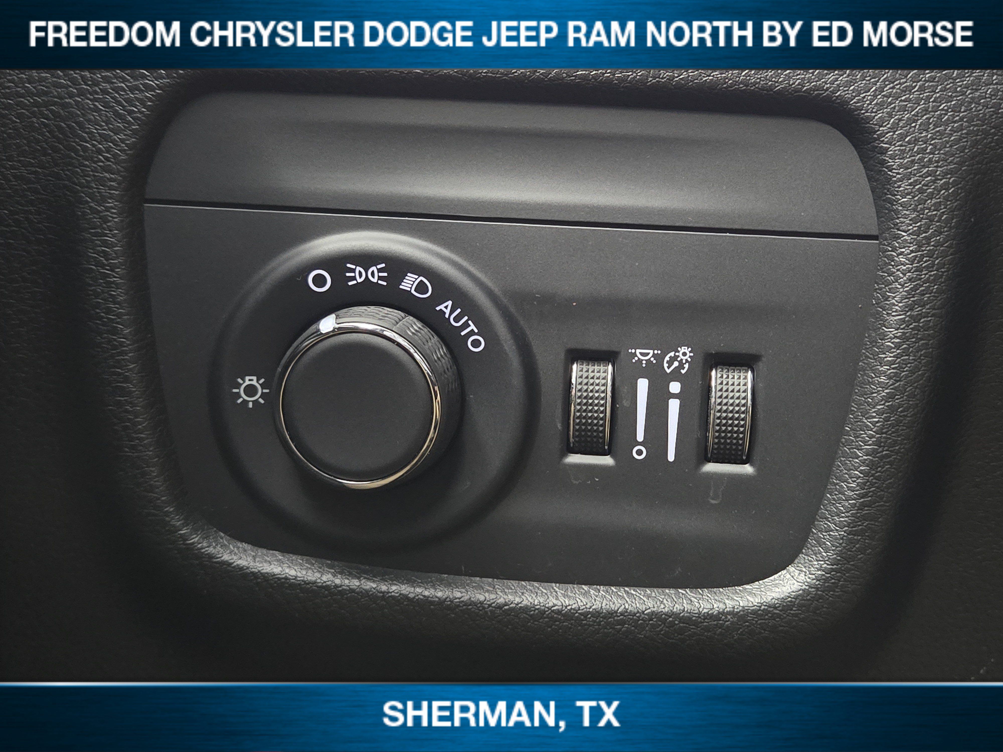Used 2025 Jeep Grand Cherokee Altitude AWD/4WD image 16