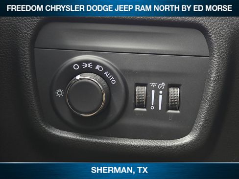 Used 2025 Jeep Grand Cherokee Altitude AWD/4WD image 16