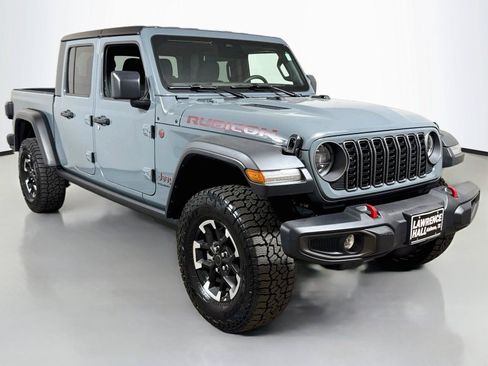 Used 2026 Jeep Gladiator Rubicon AWD/4WD image 3