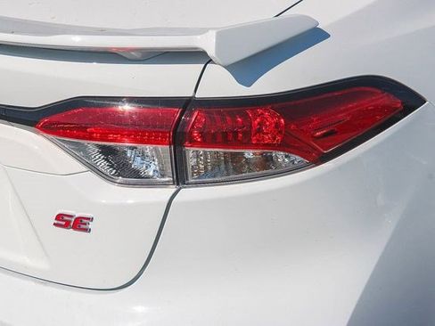 Used 2025 Toyota Corolla SE w/ Convenience Package FWD image 15