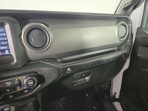 Used 2022 Jeep Wrangler Unlimited Sport AWD/4WD image 30