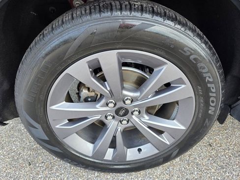 Used 2022 Ford Explorer XLT w/ Equipment Group 202A image 10