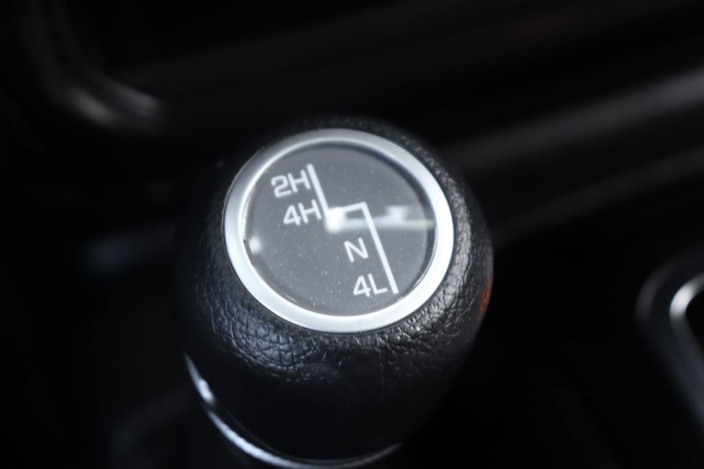 Used 2024 Jeep Wrangler Sport AWD/4WD image 31