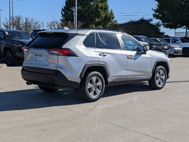 Used 2025 Toyota RAV4 XLE FWD image 6