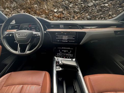 Used 2022 Audi e-tron Premium Plus w/ Premium Plus Package image 15