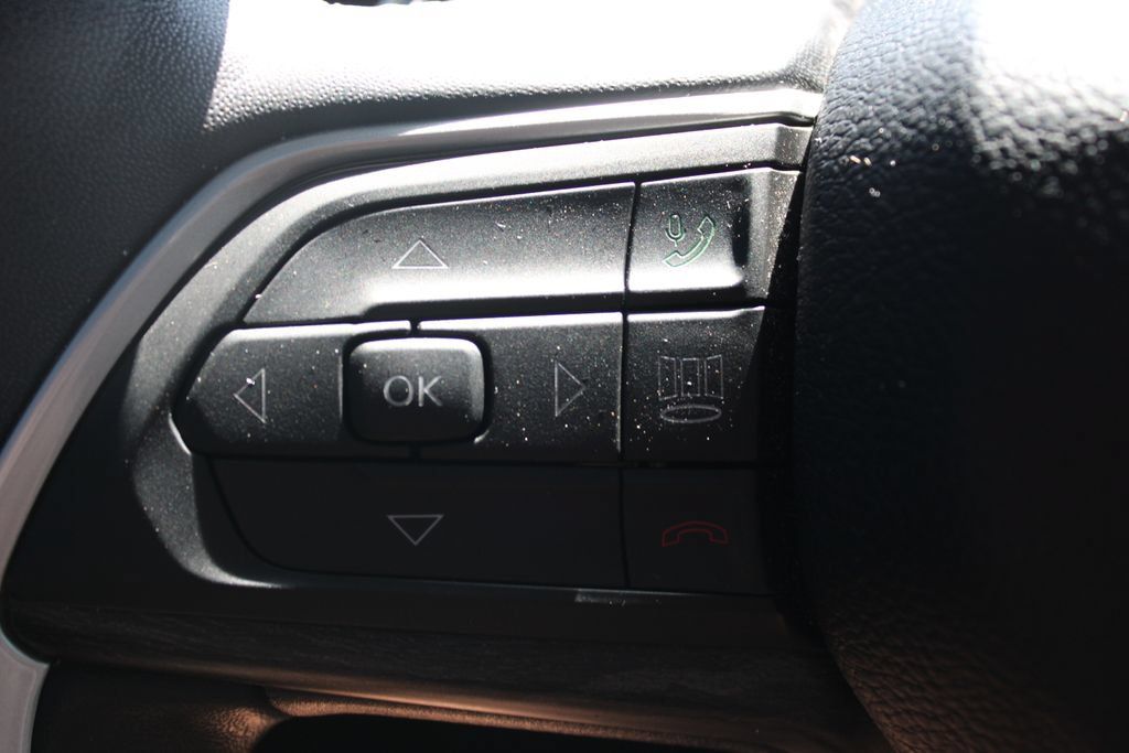 Used 2022 Jeep Grand Cherokee L Limited RWD image 41