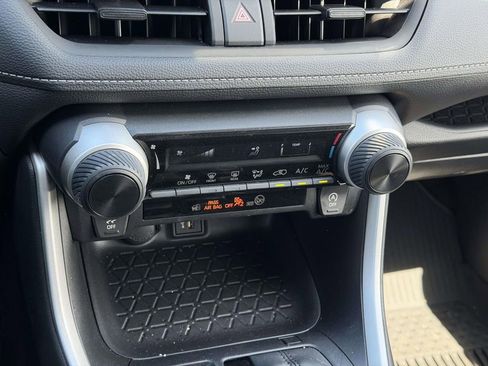 Used 2025 Toyota RAV4 LE image 5