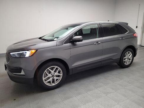 Used 2023 Ford Edge SEL image 2