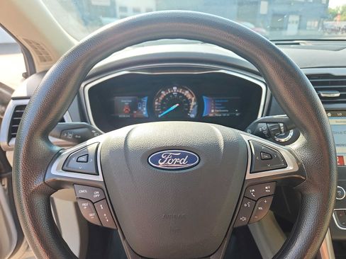Used 2019 Ford Fusion SE FWD image 19