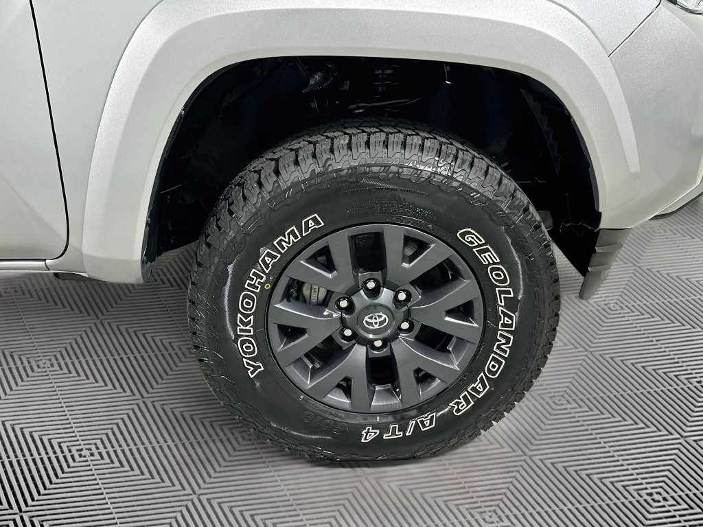 Certified 2023 Toyota Tacoma SR5 w/ Black Out Package (TMS) AWD/4WD image 18