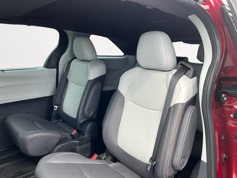 Used 2024 Toyota Sienna XSE w/ XSE Plus Package FWD image 11