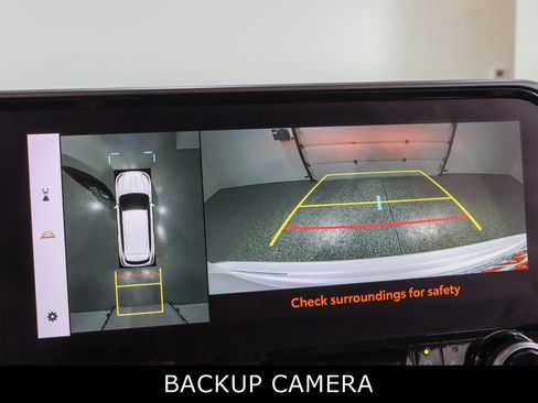Used 2023 Toyota Highlander Limited FWD image 18