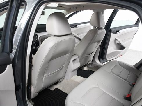 Used 2012 Volkswagen Passat 2.5 SE FWD image 31