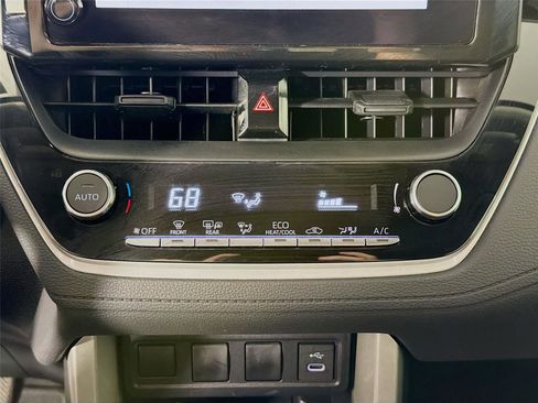 Used 2025 Toyota Corolla Cross LE image 16