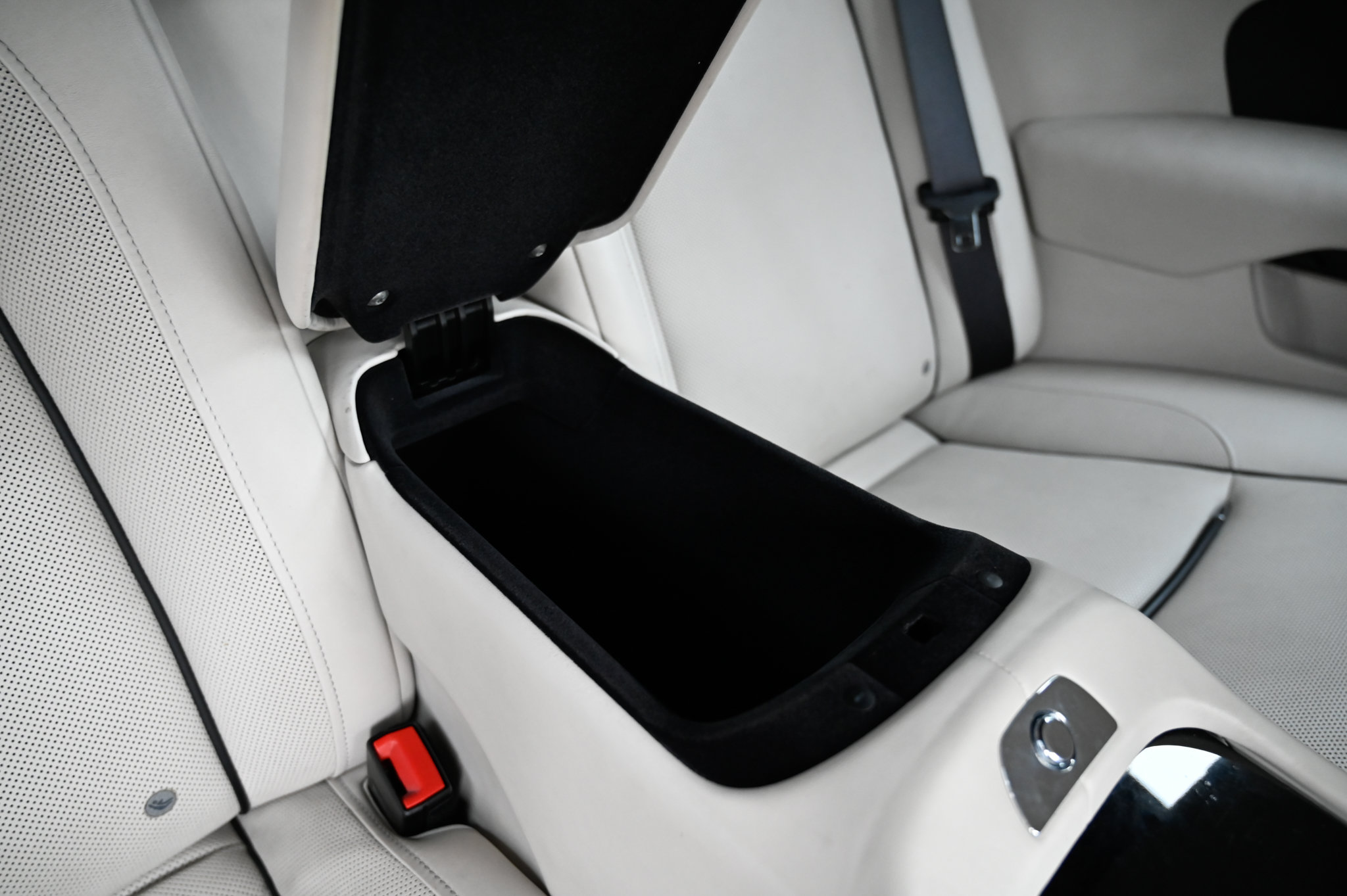 Used 2018 Rolls-Royce Dawn RWD image 50
