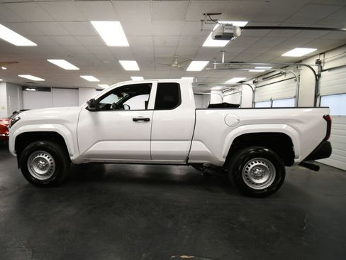 Certified 2025 Toyota Tacoma SR image 4