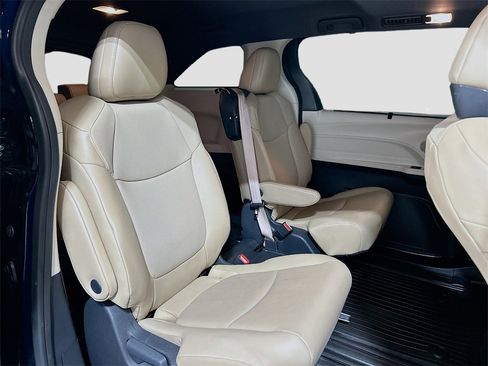 Used 2024 Toyota Sienna XLE image 26