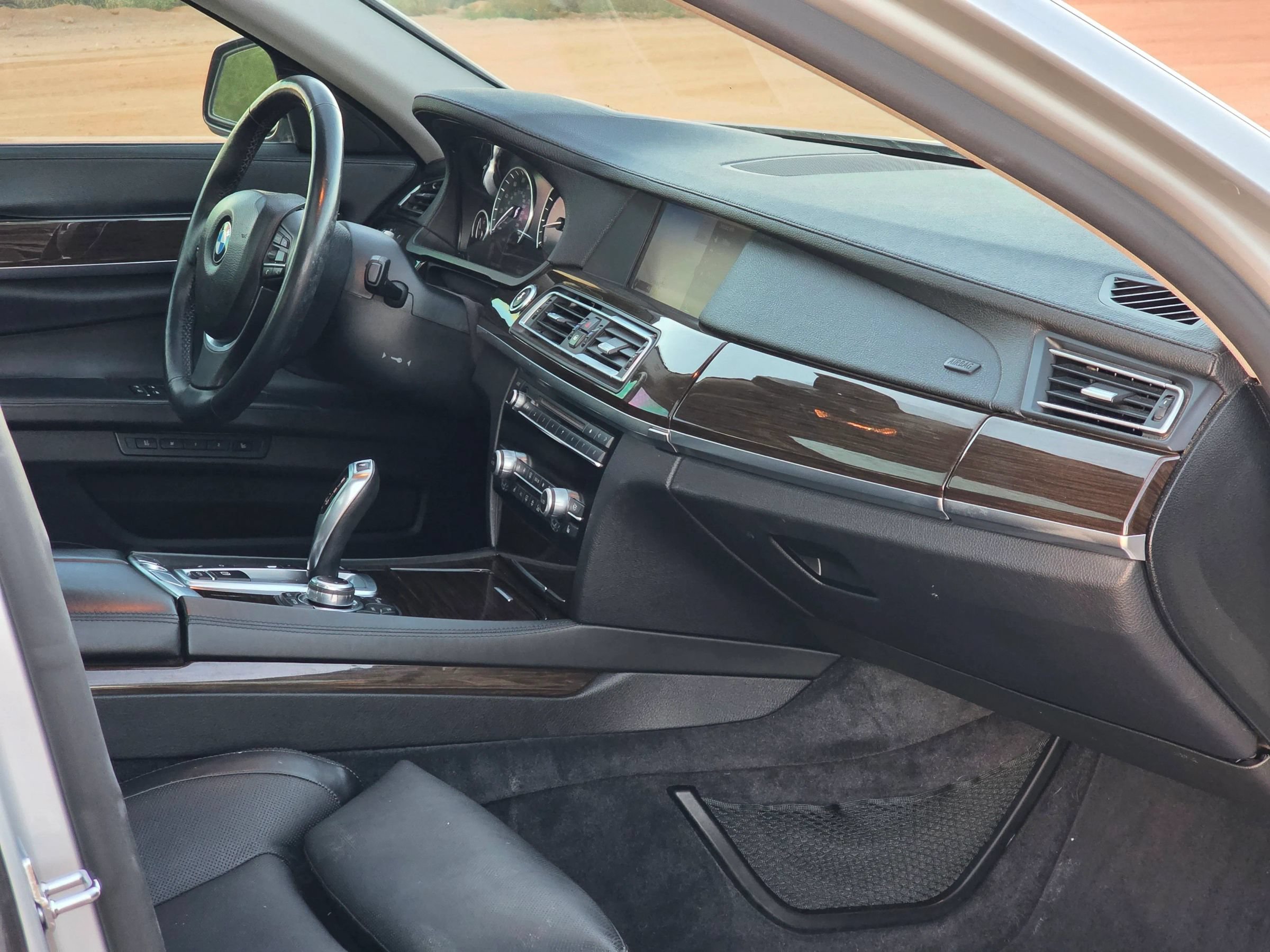 Used 2009 BMW 750Li w/ Sport Pkg RWD image 16