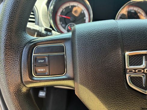 Used 2019 Dodge Grand Caravan SE FWD image 27