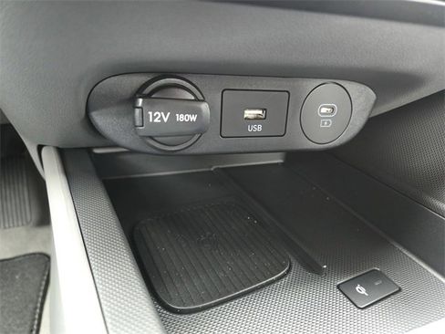 New 2025 Hyundai Elantra SEL image 18