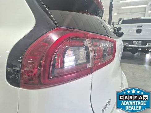 Used 2019 Kia Niro EX w/ EX Premium Package image 34