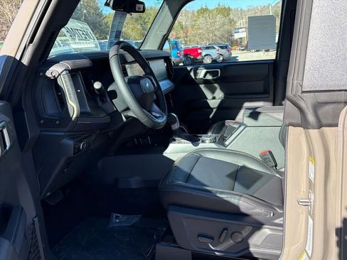 New 2025 Ford Bronco Badlands image 15