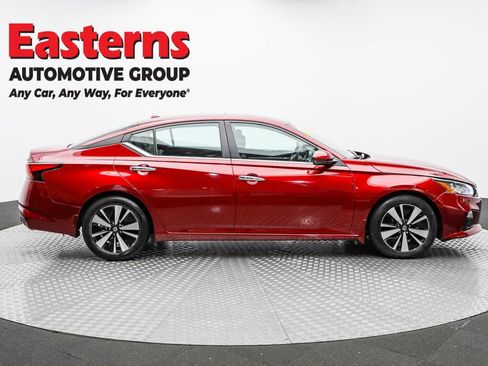 Used 2021 Nissan Altima 2.5 SV w/ SV Premium Package image 4