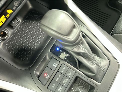 Used 2021 Toyota RAV4 XLE image 17