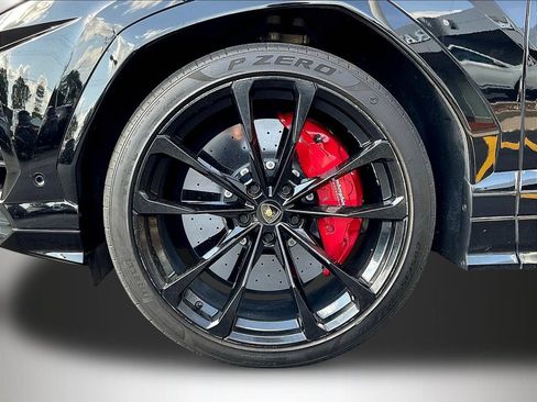 Used 2022 Lamborghini Urus AWD/4WD image 32