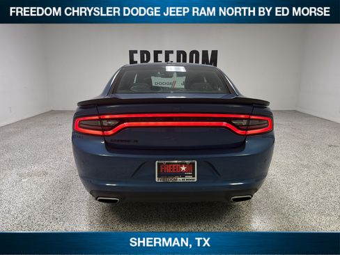 Used 2020 Dodge Charger SXT w/ Blacktop Package RWD image 7